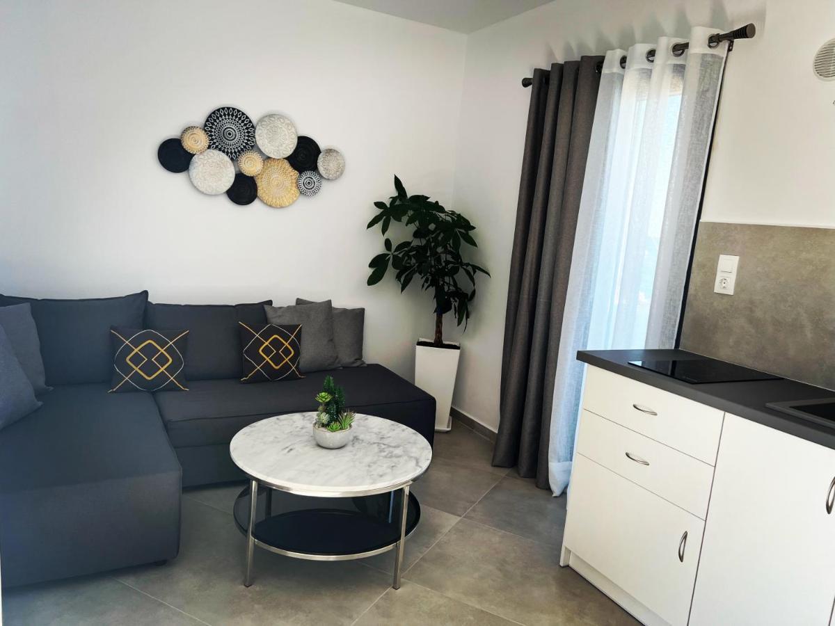 Apartment Blue Ampelas